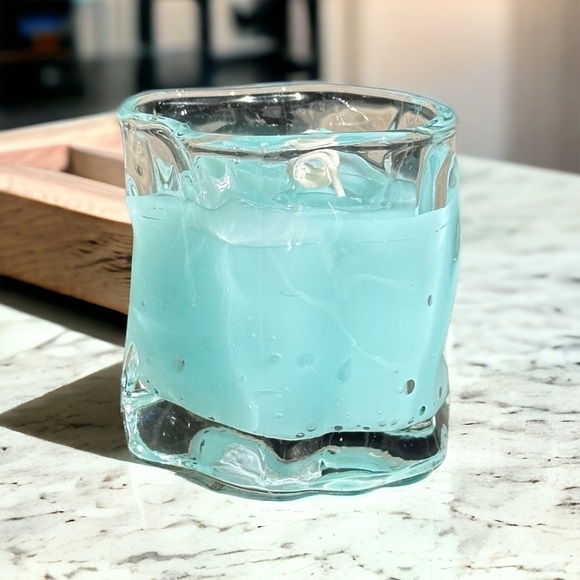 ⚠️SALE Candle // Handmade Scented Blue Drink Candle SEND OFFERS🥳 - Picture 4 of 5